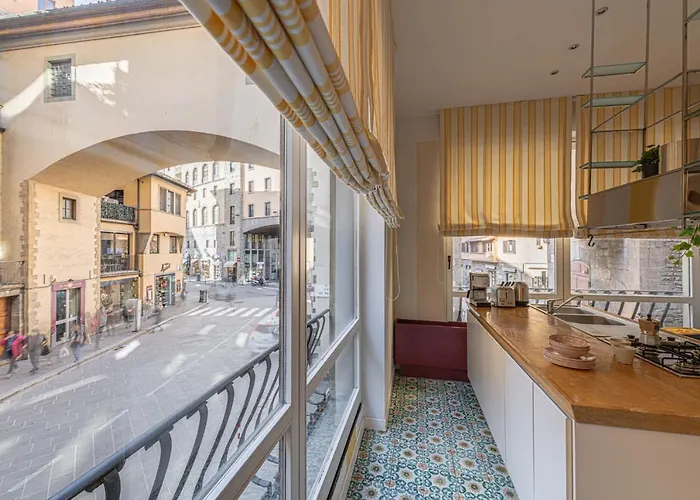 - Golden Tower With View Apartment