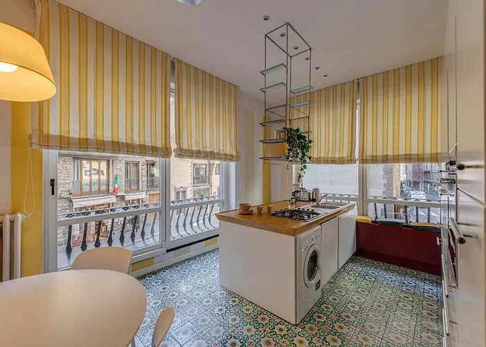 - Golden Tower With View Apartment *