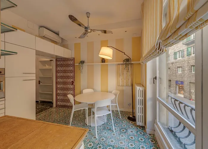 - Golden Tower With View Apartment *